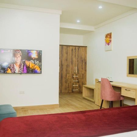 Quest Boutique Hotel Gwarinpa Bagian luar foto