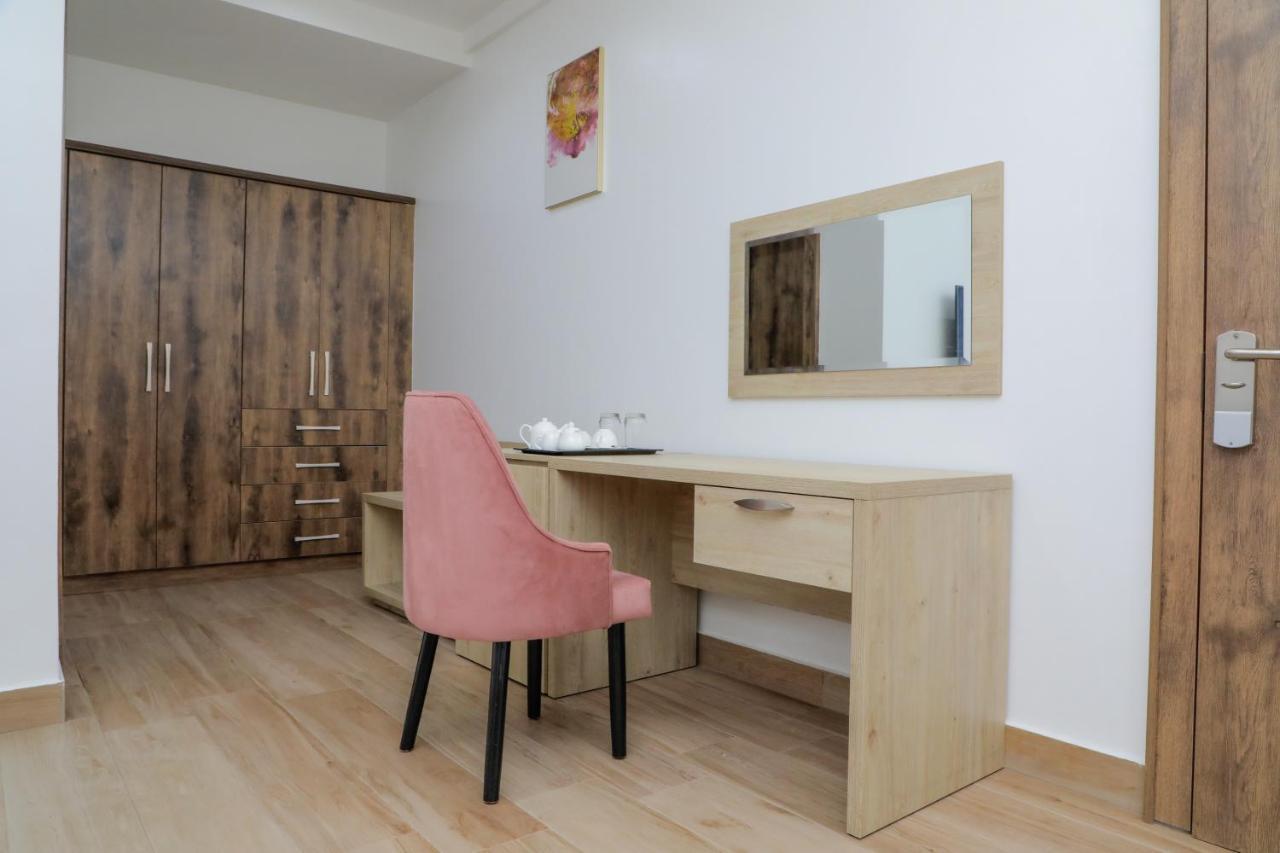 Quest Boutique Hotel Gwarinpa Bagian luar foto