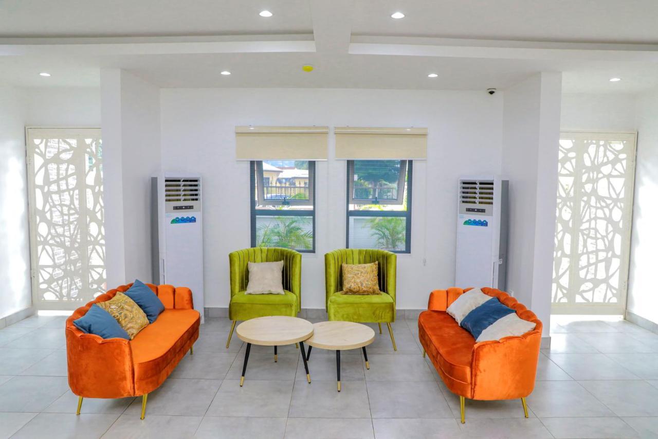 Quest Boutique Hotel Gwarinpa Bagian luar foto