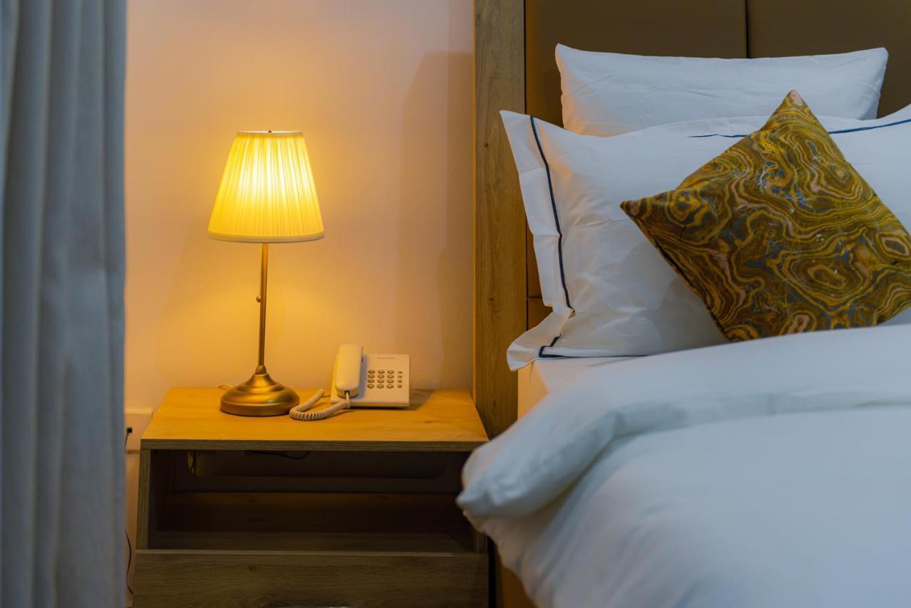 Quest Boutique Hotel Gwarinpa Bagian luar foto