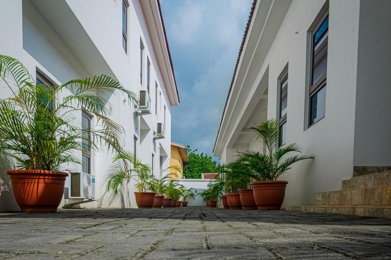 Quest Boutique Hotel Gwarinpa Bagian luar foto