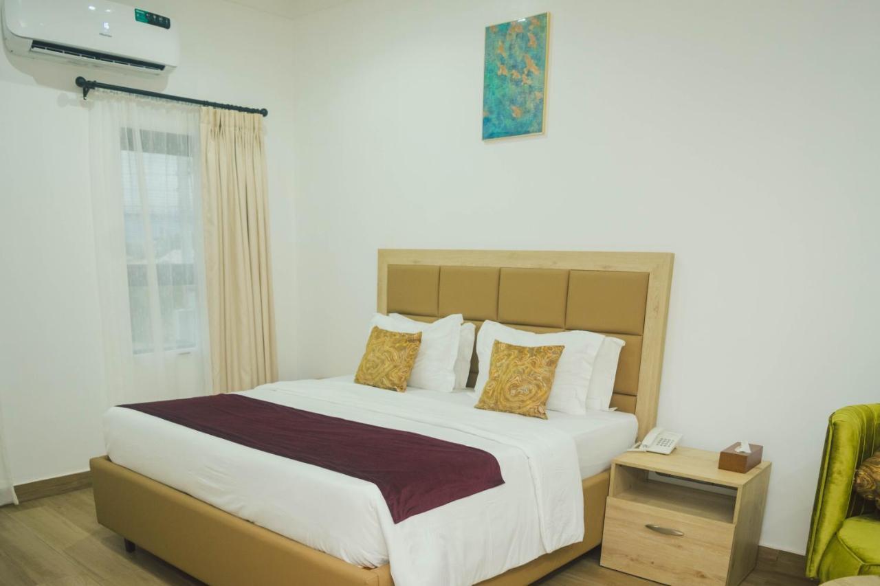 Quest Boutique Hotel Gwarinpa Bagian luar foto