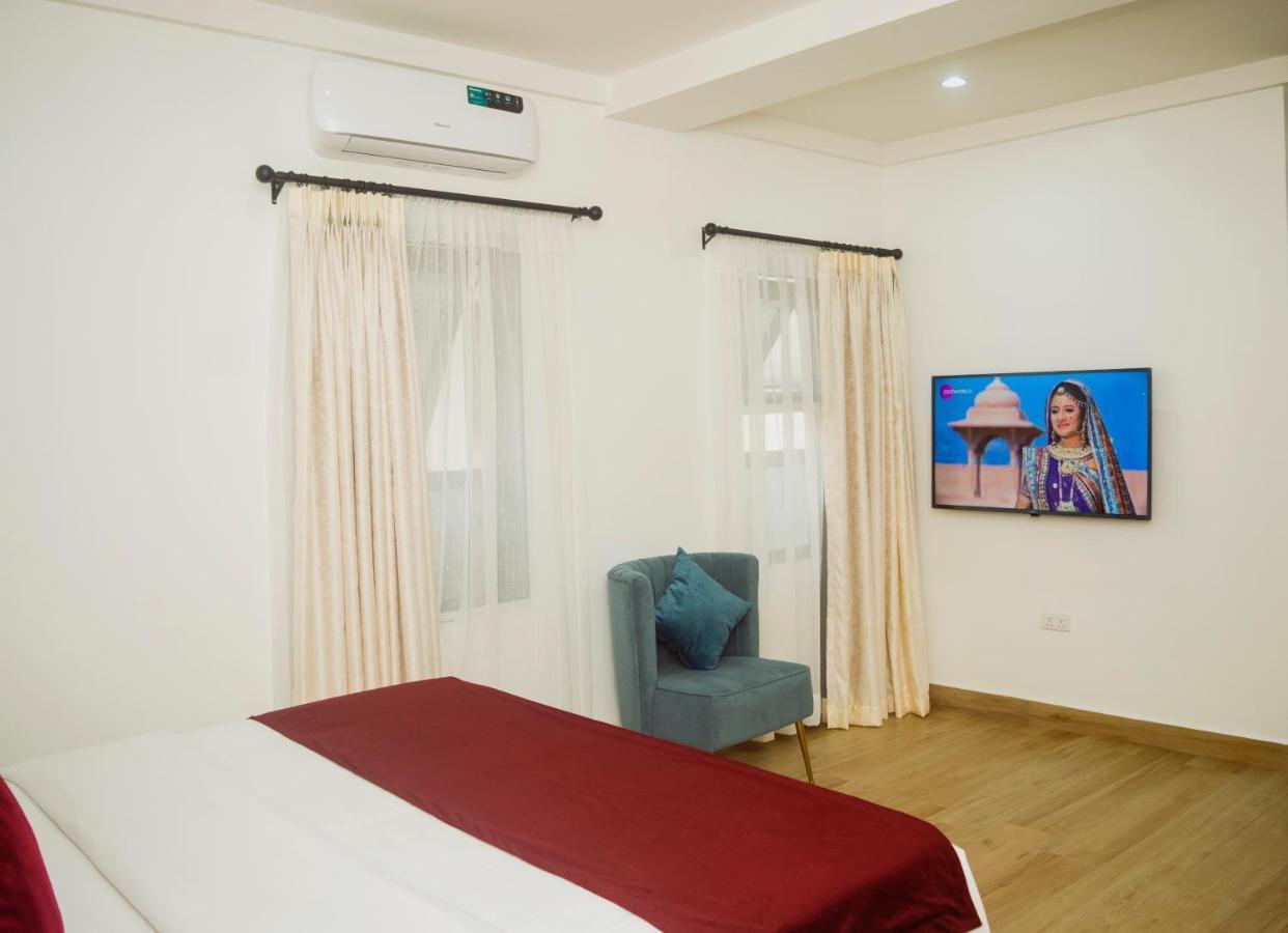 Quest Boutique Hotel Gwarinpa Bagian luar foto