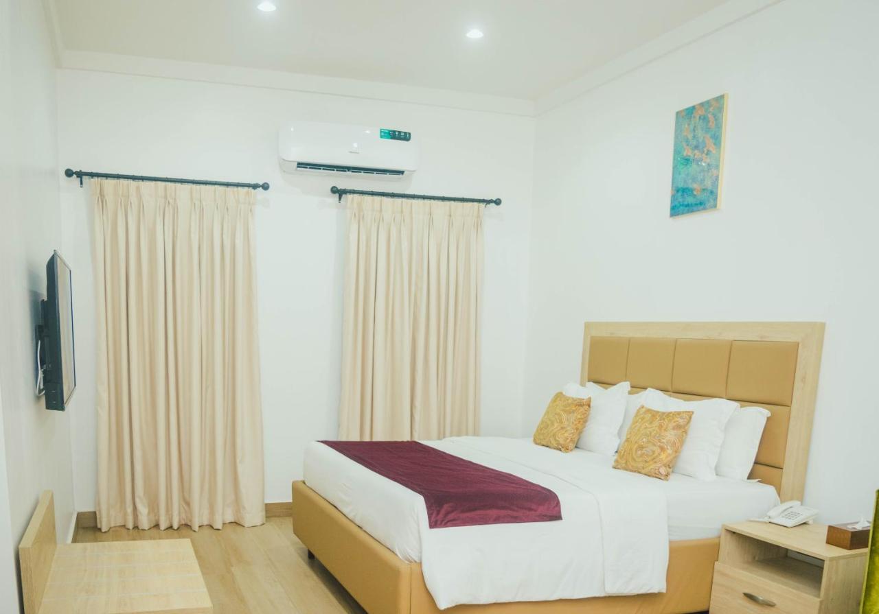 Quest Boutique Hotel Gwarinpa Bagian luar foto