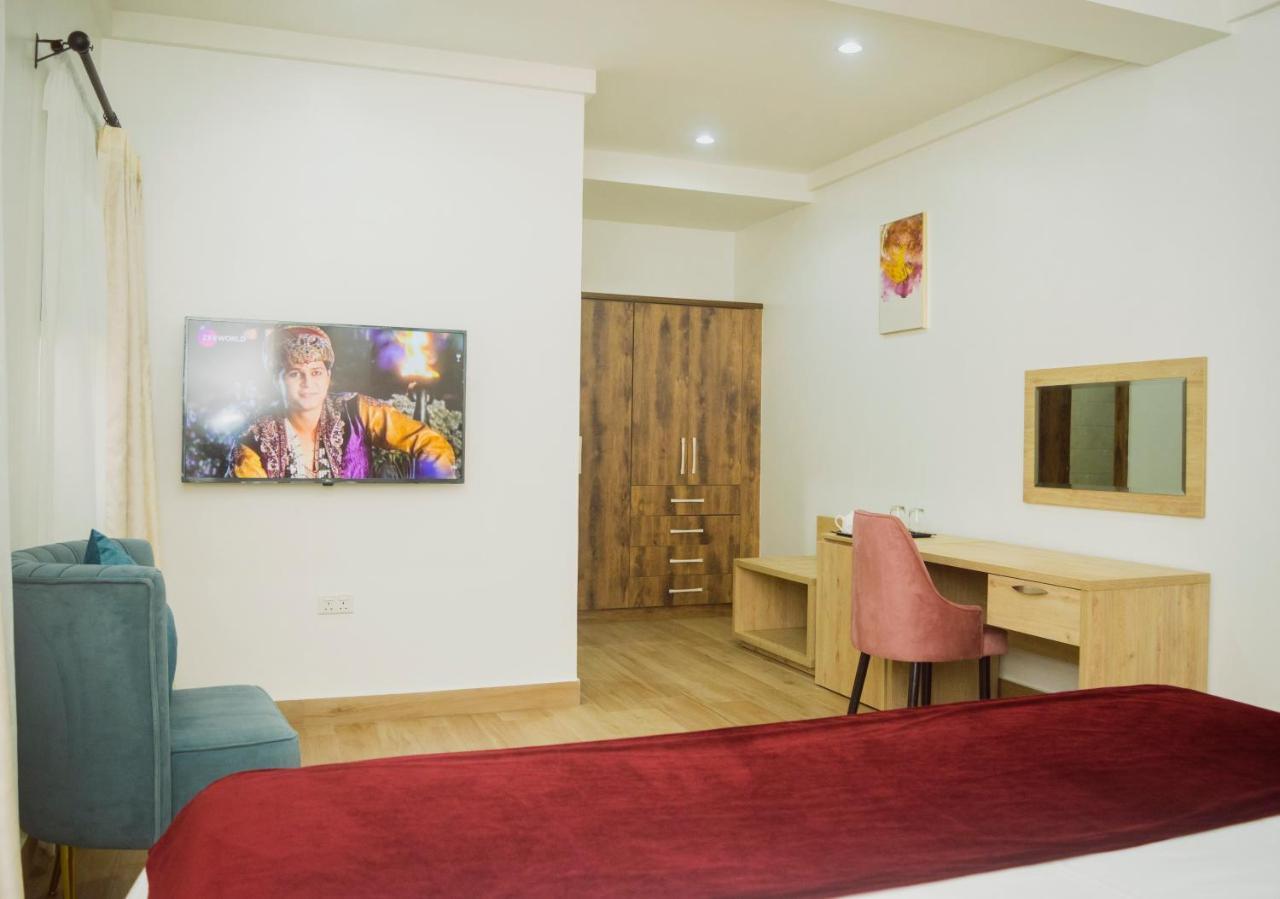 Quest Boutique Hotel Gwarinpa Bagian luar foto