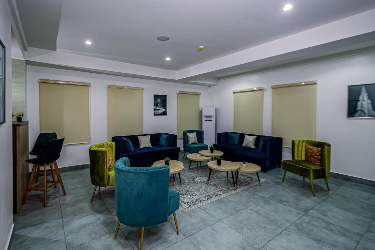 Quest Boutique Hotel Gwarinpa Bagian luar foto