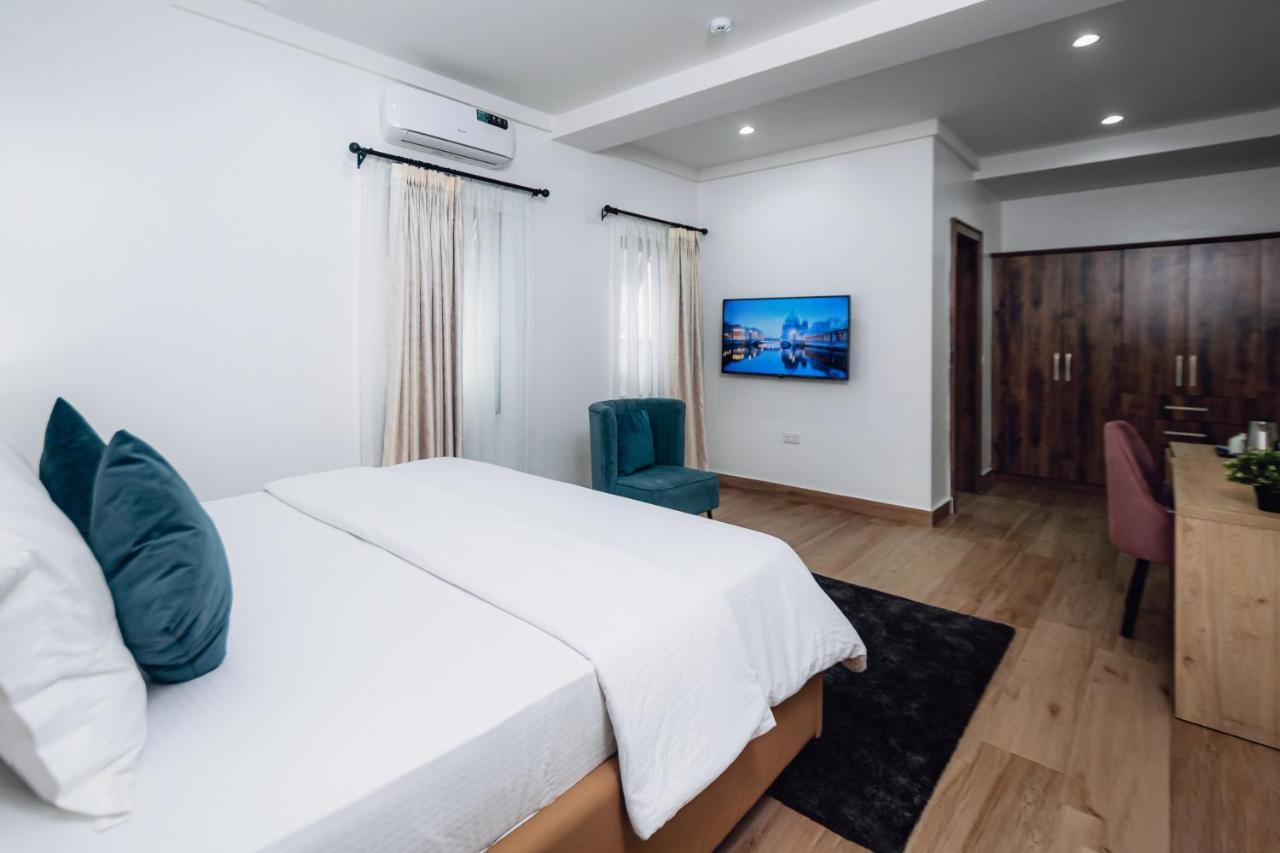 Quest Boutique Hotel Gwarinpa Bagian luar foto