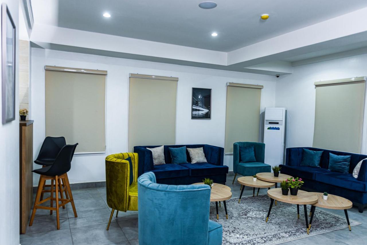 Quest Boutique Hotel Gwarinpa Bagian luar foto