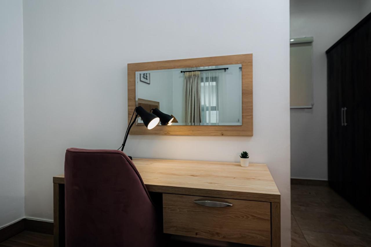 Quest Boutique Hotel Gwarinpa Bagian luar foto