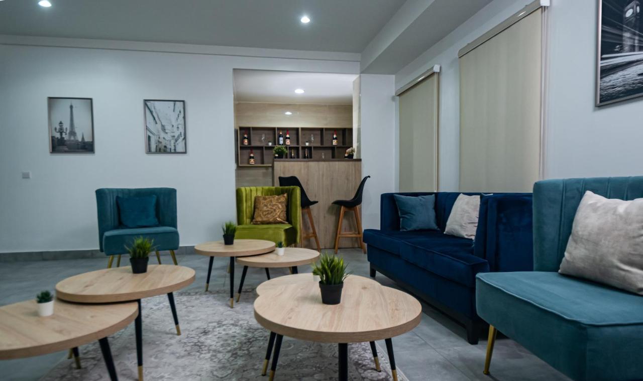Quest Boutique Hotel Gwarinpa Bagian luar foto