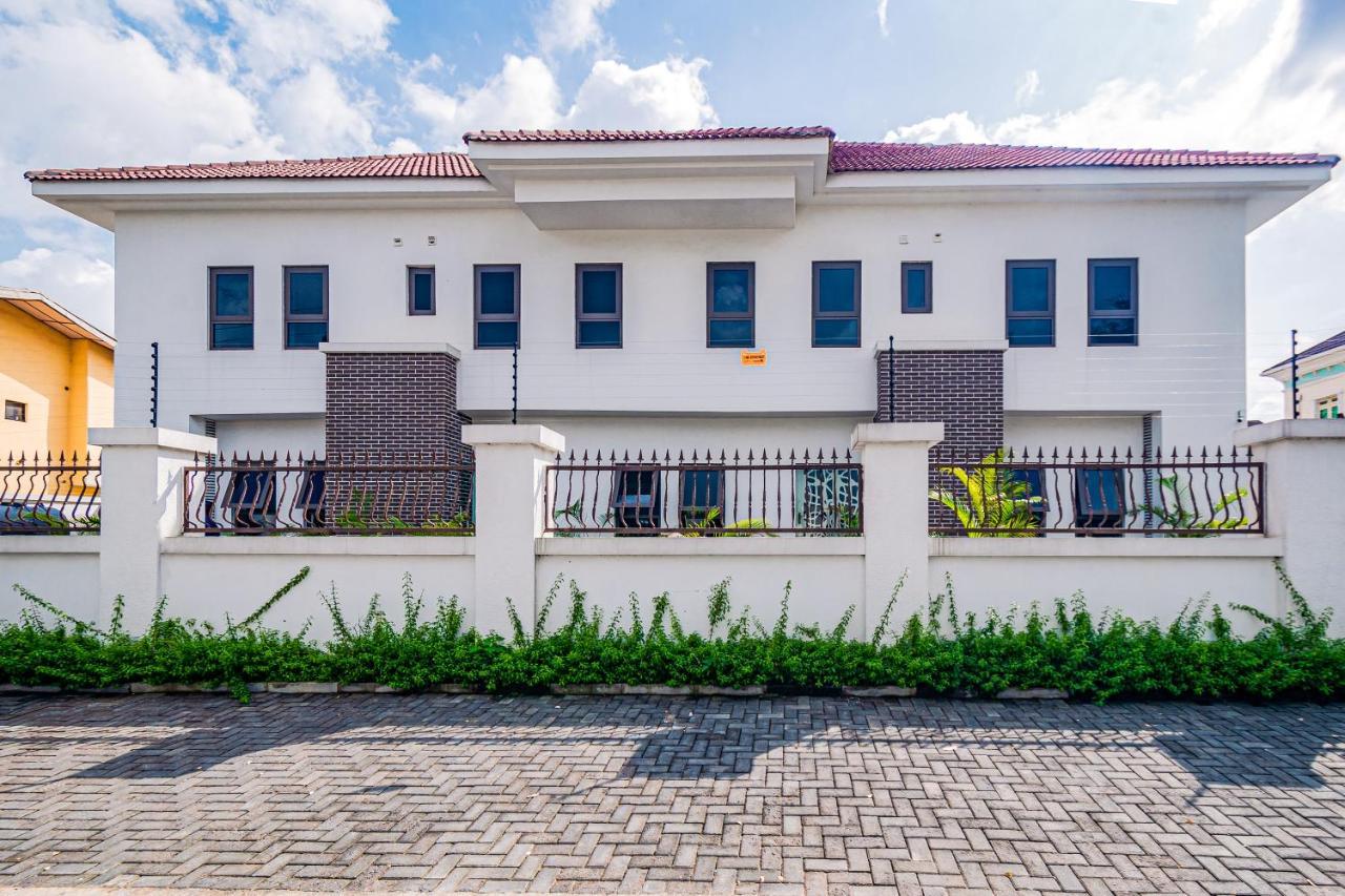 Quest Boutique Hotel Gwarinpa Bagian luar foto