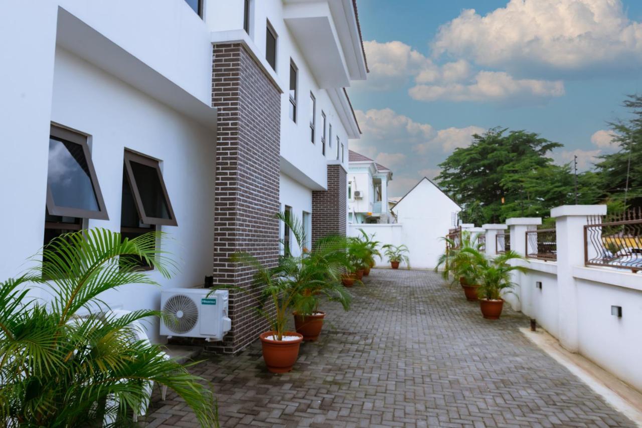 Quest Boutique Hotel Gwarinpa Bagian luar foto