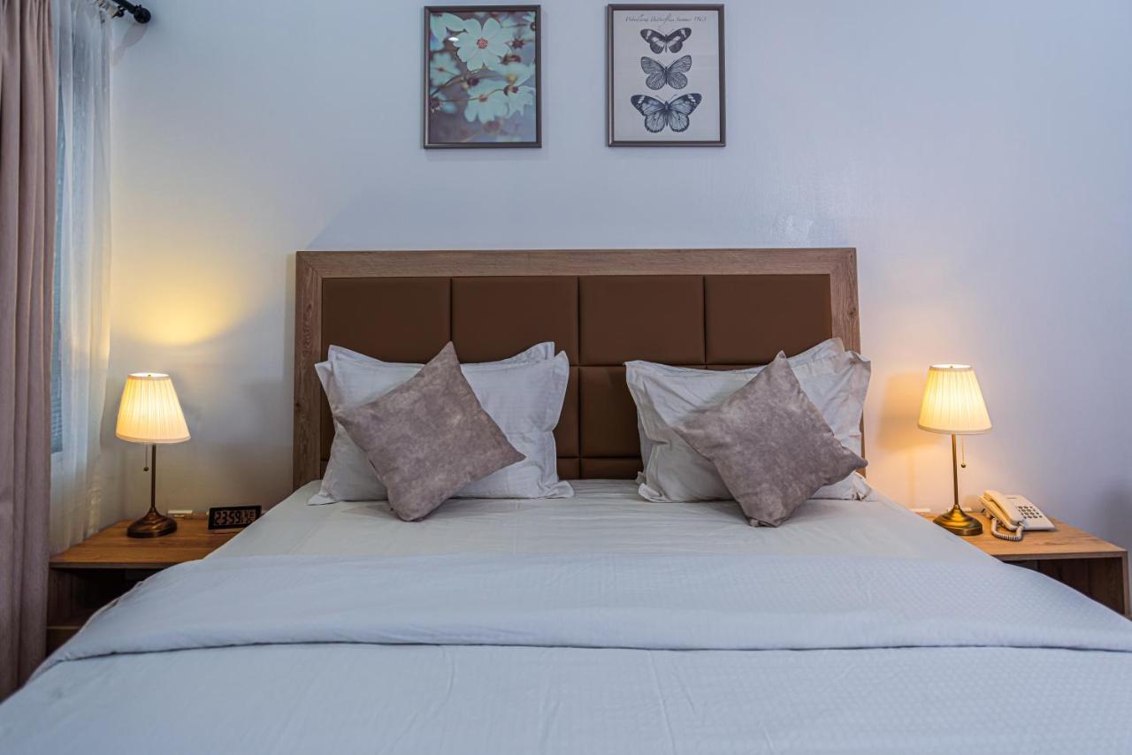 Quest Boutique Hotel Gwarinpa Bagian luar foto