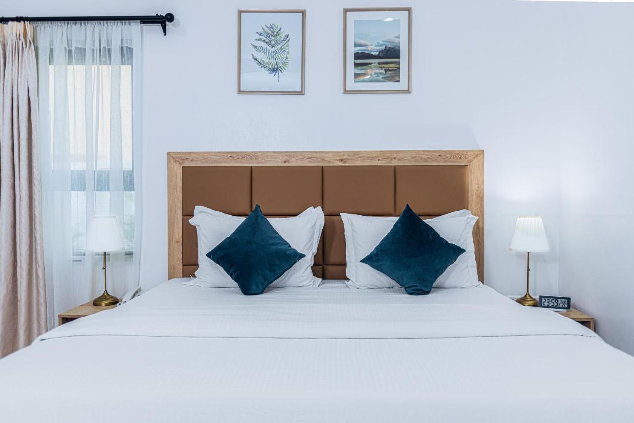 Quest Boutique Hotel Gwarinpa Bagian luar foto