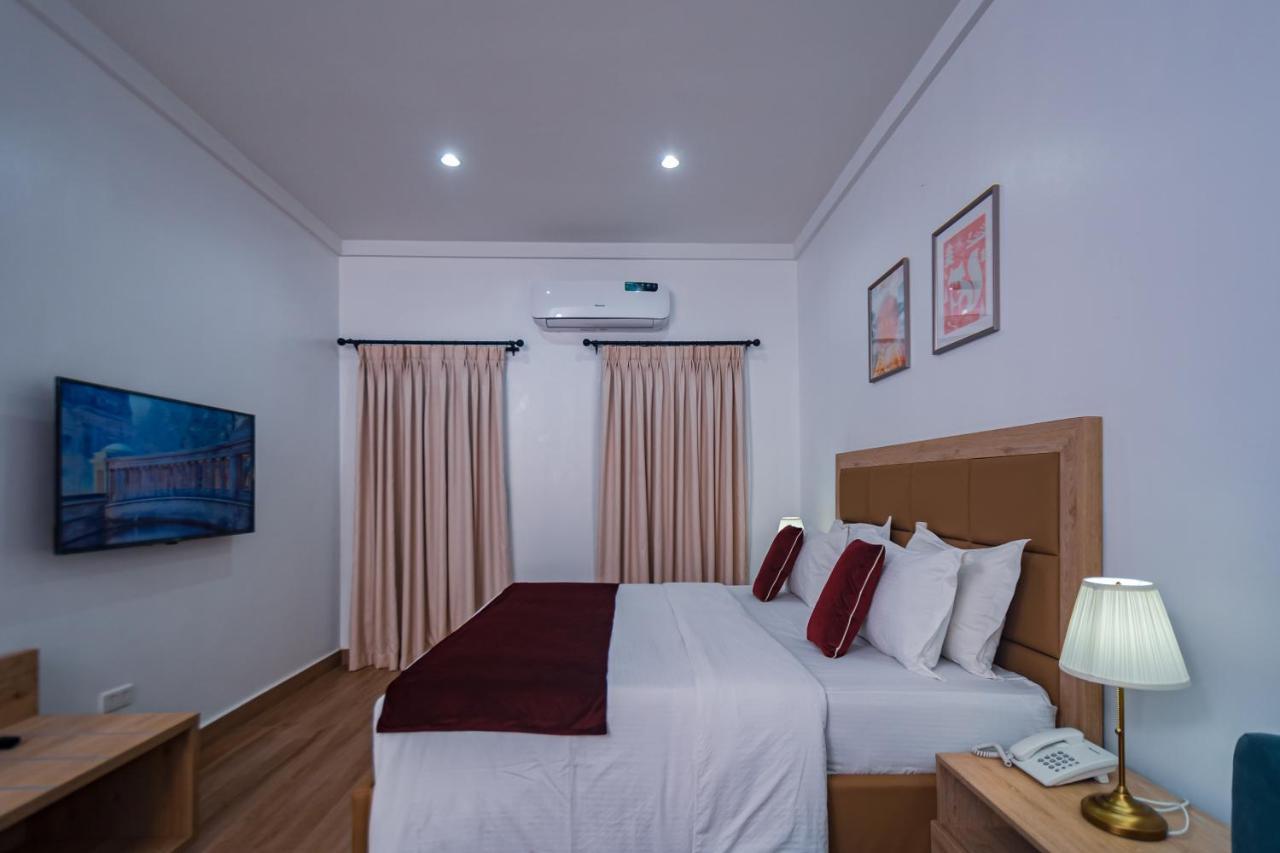 Quest Boutique Hotel Gwarinpa Bagian luar foto