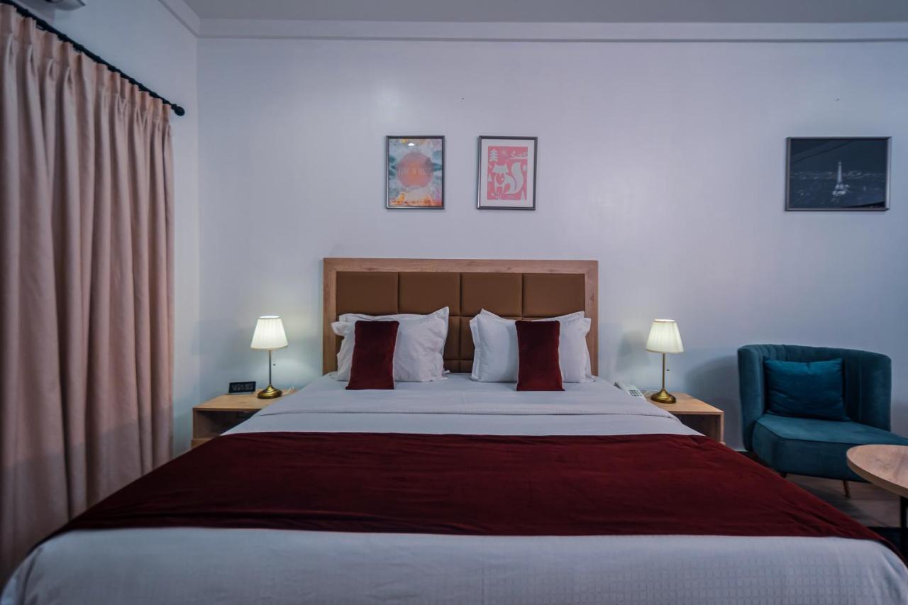 Quest Boutique Hotel Gwarinpa Bagian luar foto