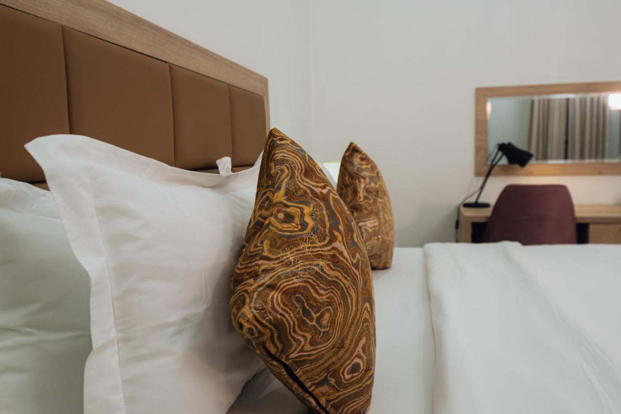 Quest Boutique Hotel Gwarinpa Bagian luar foto
