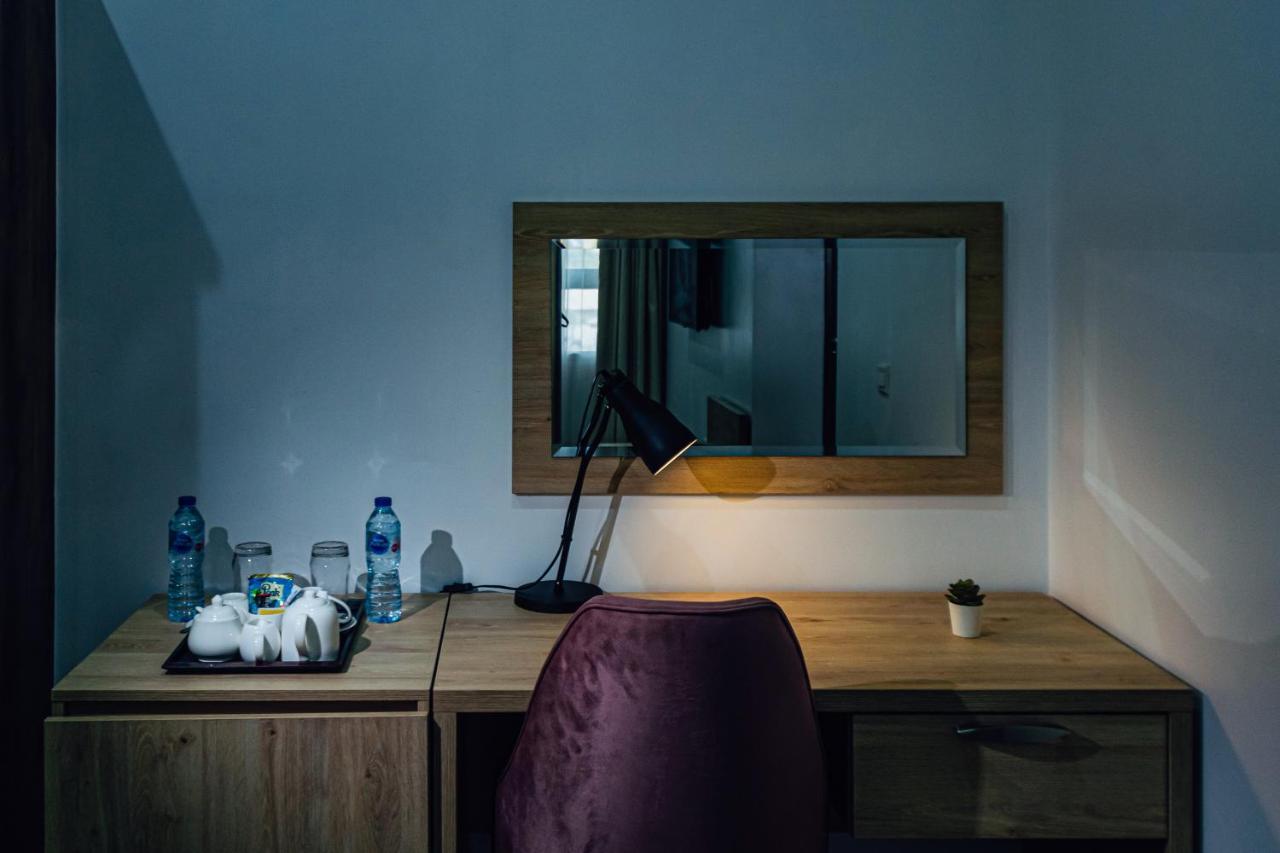 Quest Boutique Hotel Gwarinpa Bagian luar foto