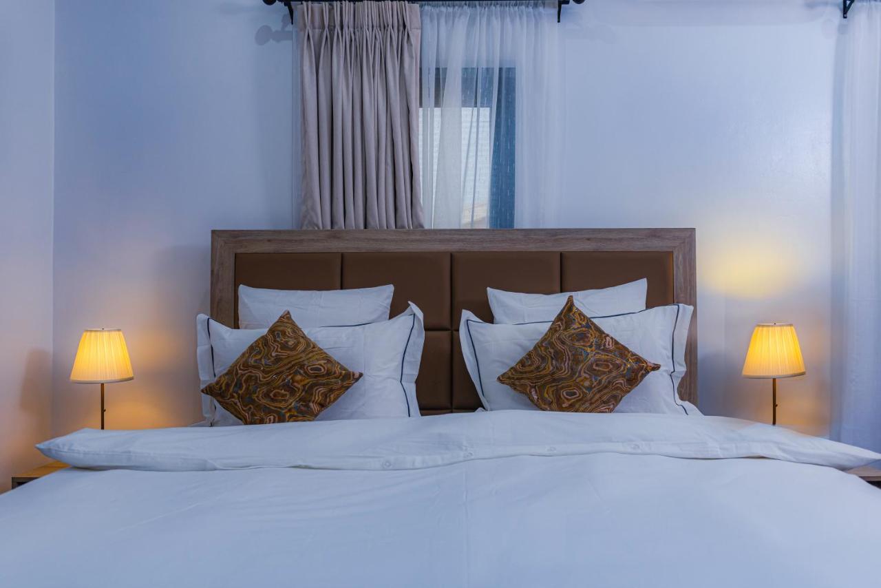 Quest Boutique Hotel Gwarinpa Bagian luar foto