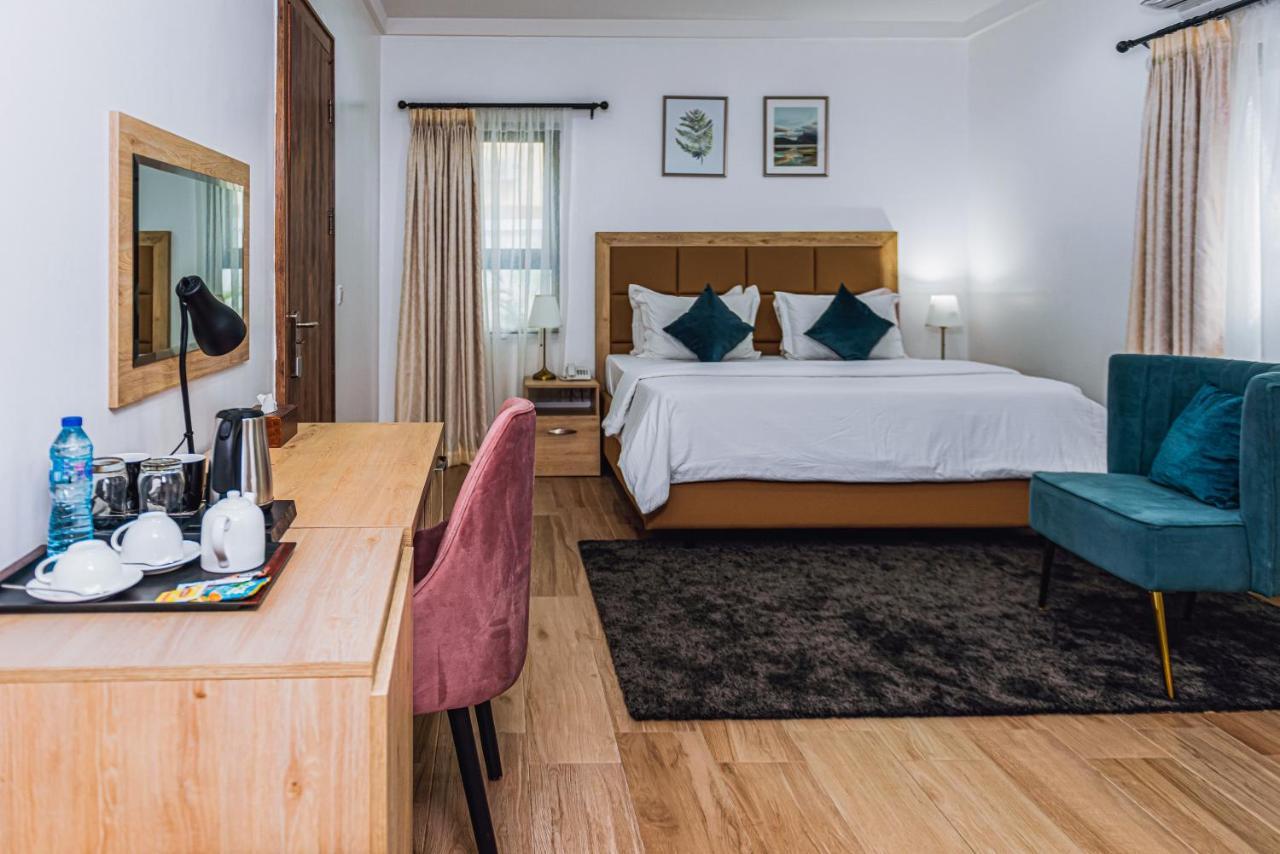 Quest Boutique Hotel Gwarinpa Bagian luar foto